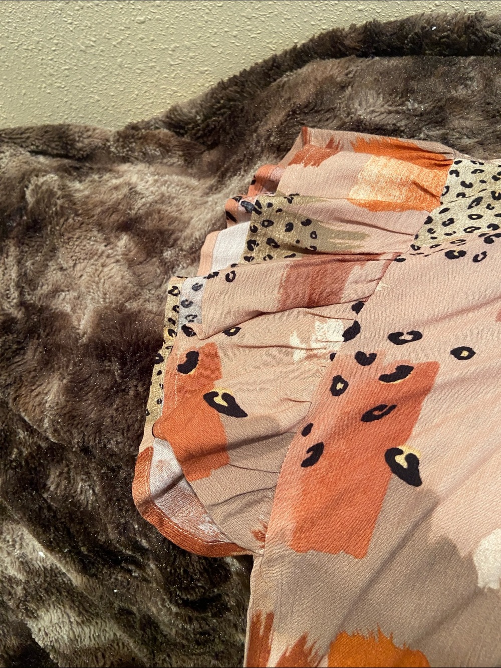 ODDY Blush Multi-Color Button Front V-Neck Blouse - Picture 14 of 16